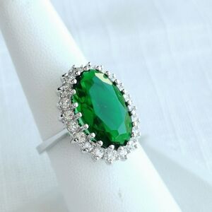 New, Emerald Cz halo cocktail ring size 6